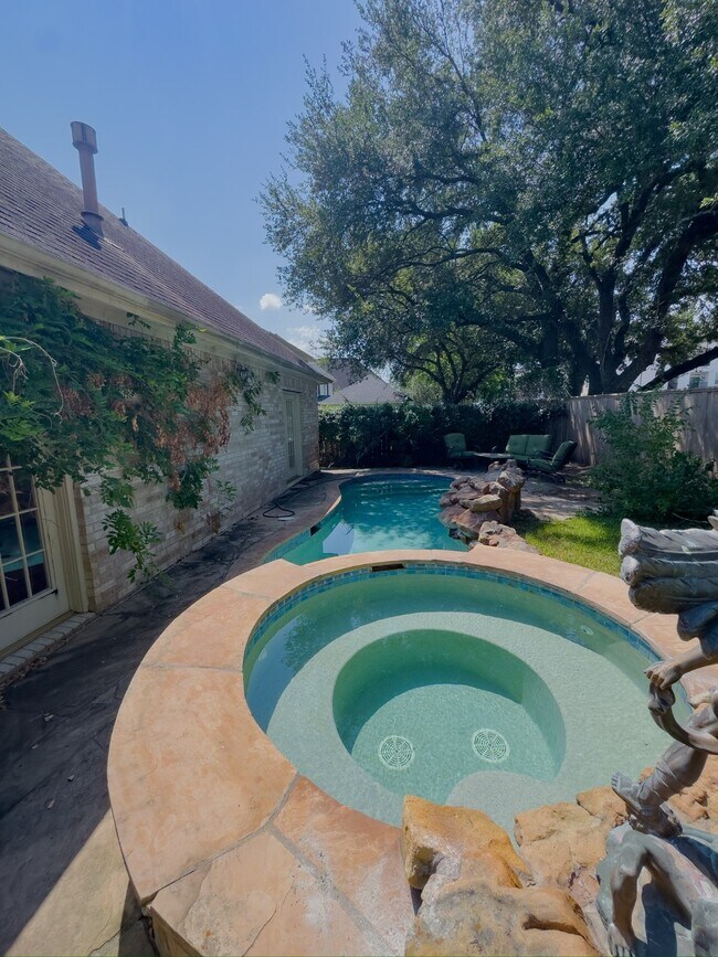 Building Photo - 1648 Lakeside Enclave Dr
