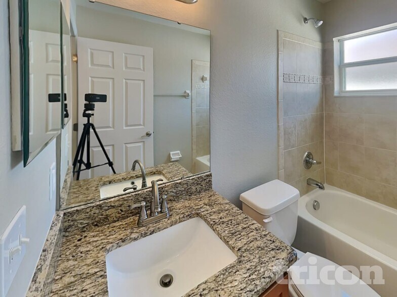 Building Photo - 10752 Carloway Hills Dr