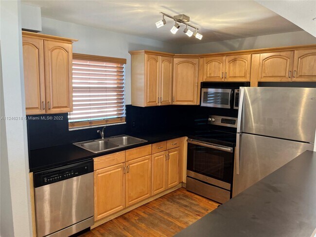 Building Photo - 1610 Lenox Ave