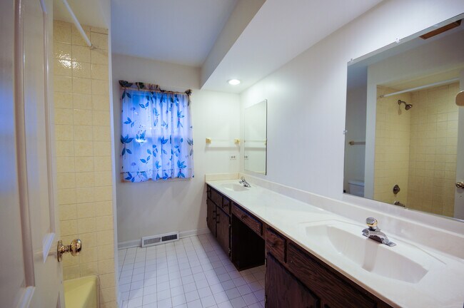 Building Photo - 3619 Bernay Dr