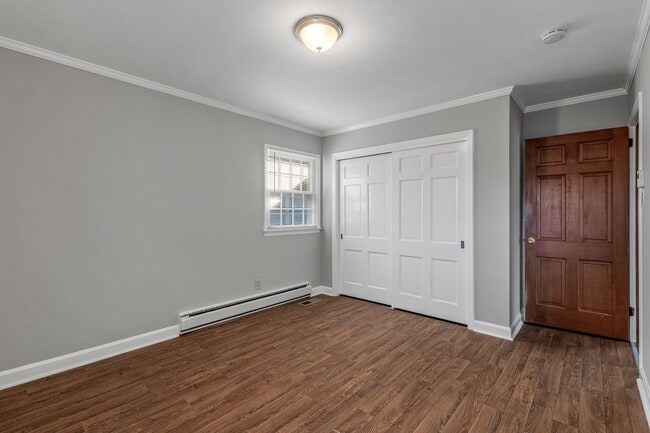 Building Photo - Large Brick Ranch, New Wood Like Flooring Throughout, Just Painted, LR, Den, Sun Room, Carport!