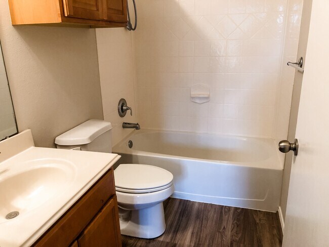 Building Photo - 33126 Cottonwood Bend