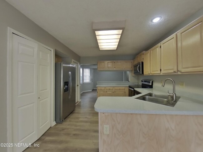 Building Photo - 3373 Millcrest Pl