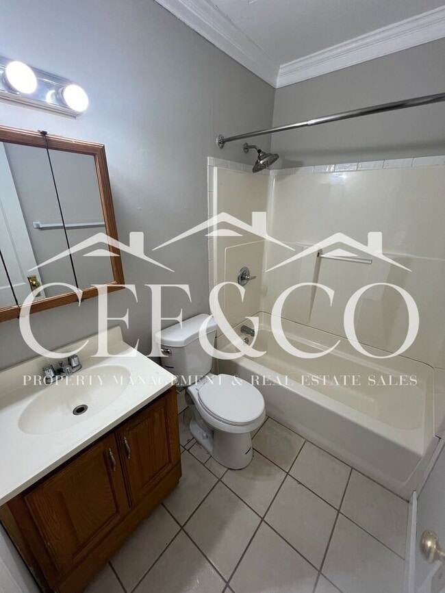 Building Photo - Charming 2-Bedroom, 1-Bathroom Home Availa...