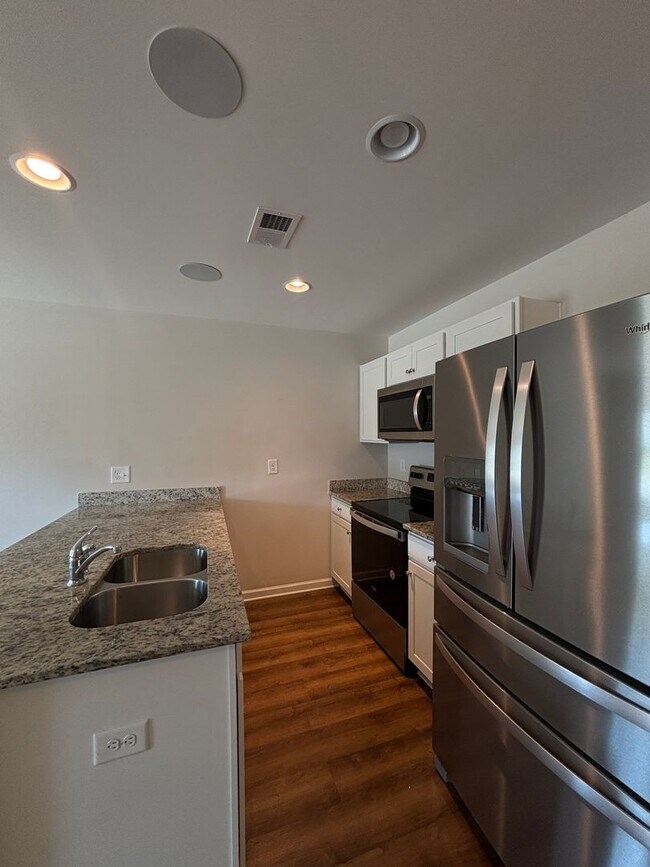 Building Photo - 125 Adger Rd