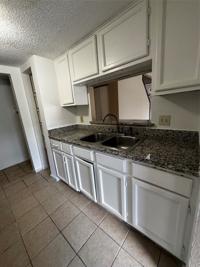 Building Photo - 9536 Pagewood Ln