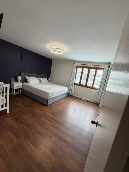 Building Photo - 800 W Beechtree Ln