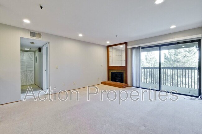 Building Photo - 49 Showers Dr