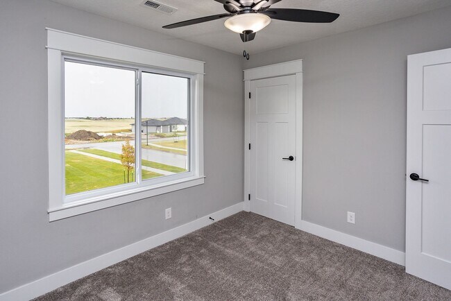 Building Photo - Like-New 4-Bedroom Home in Heritage Park –...
