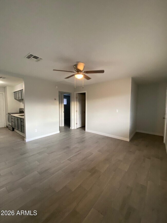 Building Photo - 1321 N 48th Pl