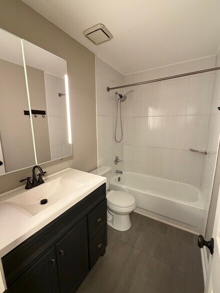 Building Photo - 1394 N Crossing Dr NE