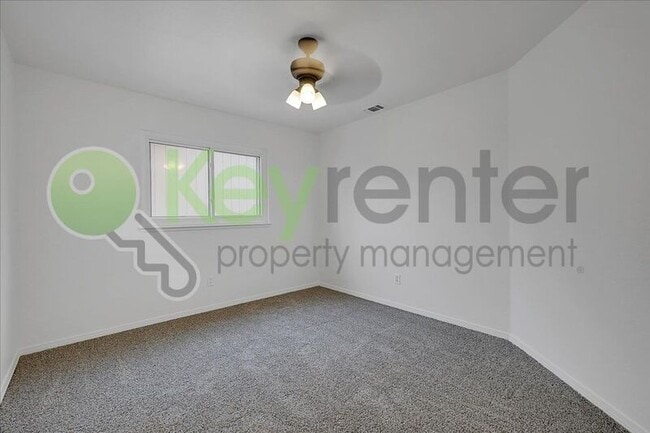 Building Photo - 1330 Kingswood Dr