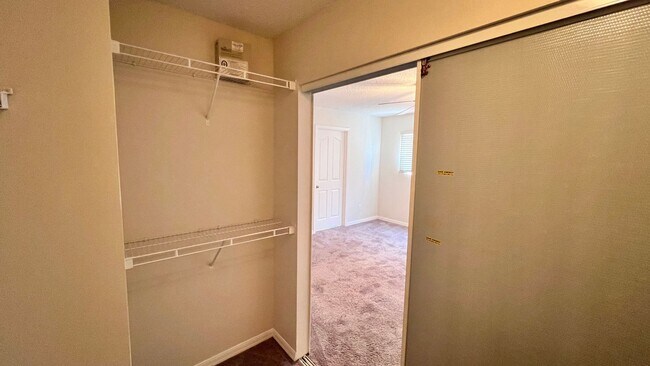Building Photo - Upgraded Avalon Park 3 Bed/2.5 Bath Townhome!