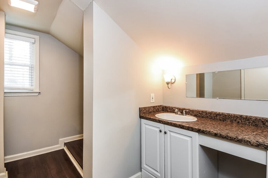 Building Photo - 1941 Bethsaida Rd