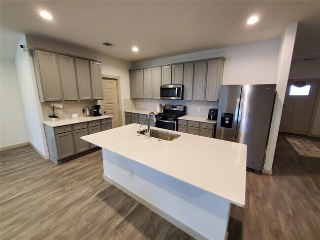 Building Photo - 6910 Dell Vista Drive