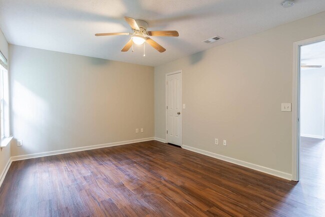 Building Photo - 752 Holland Ridge Dr