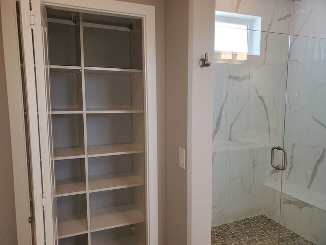 Building Photo - Immaculate Custom 3 bdrm Home for rent in the Montrose developement!