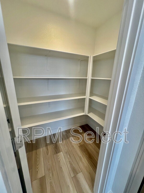 Building Photo - 2604 Atascadero Dr