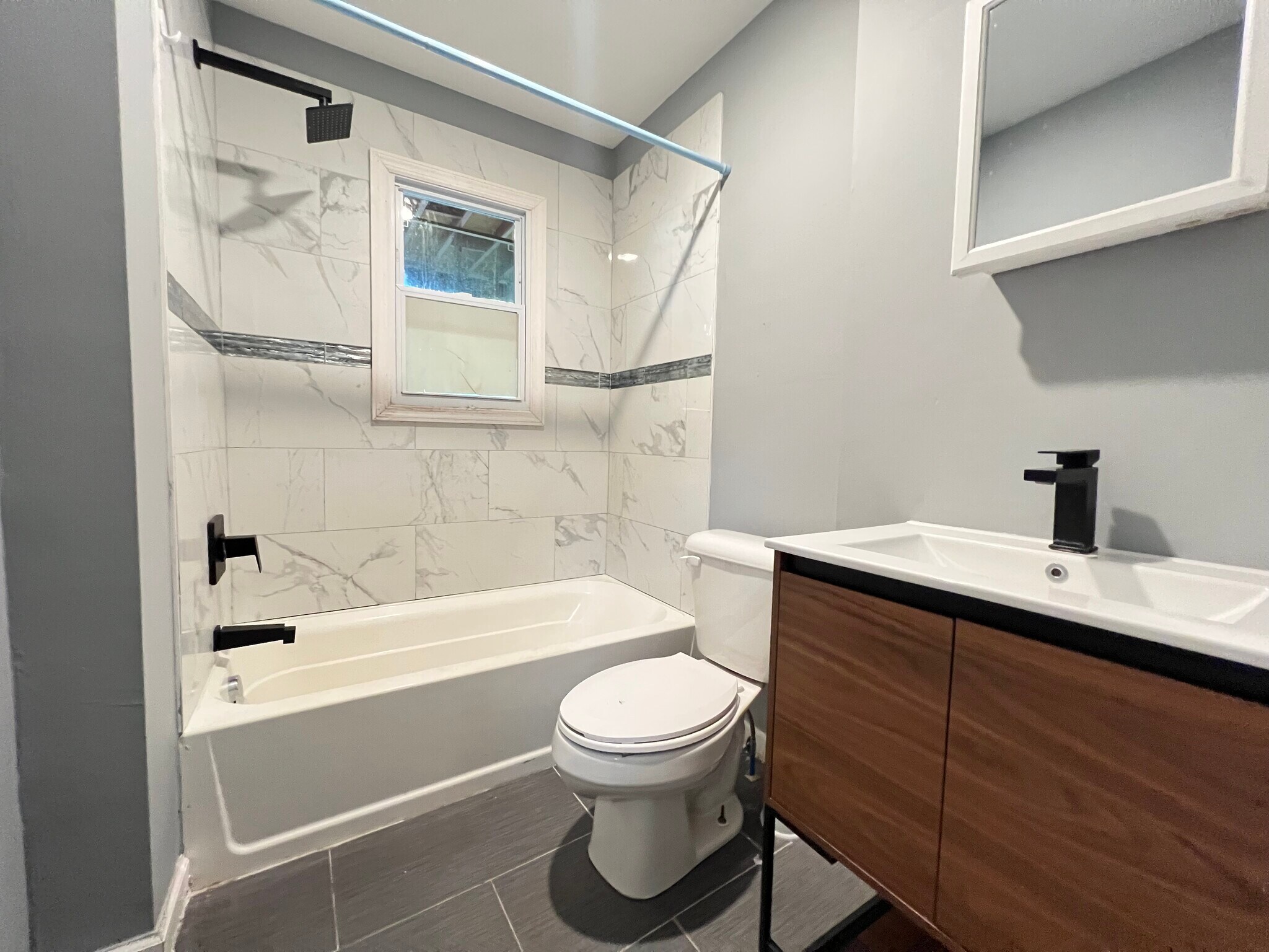 Unit 8 - 300 Lyons Ave