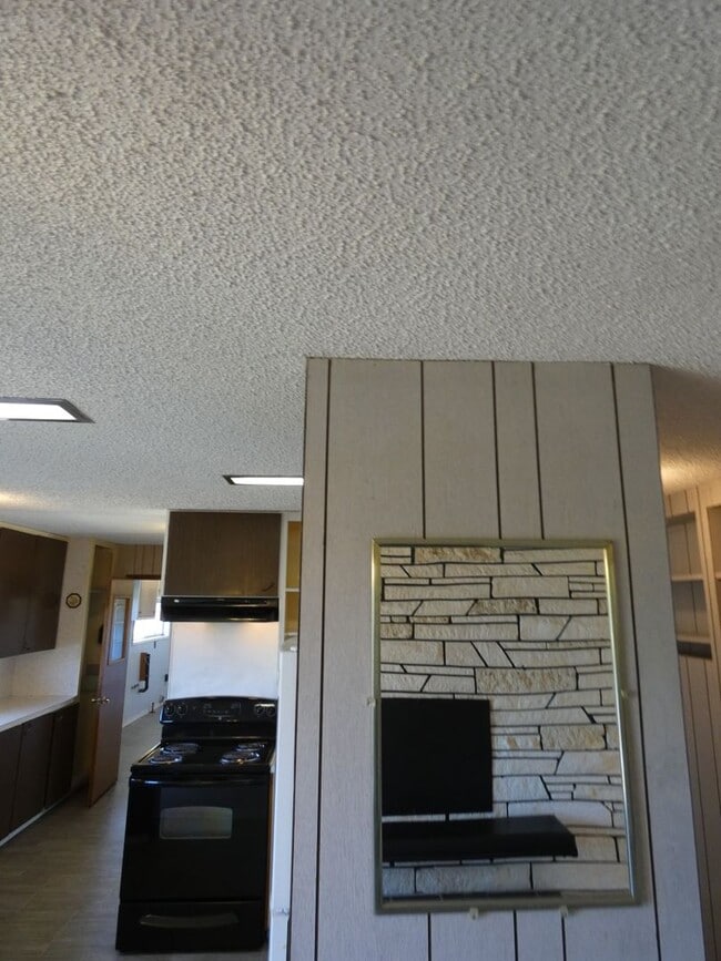 Building Photo - Central Duplex with View