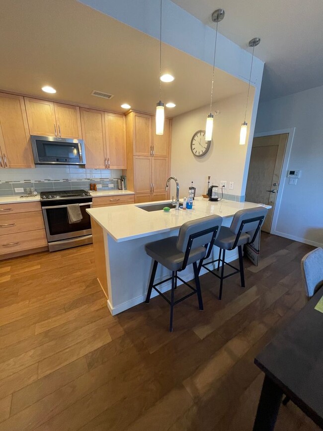 Building Photo - Louisville Town-Home Near Downtown!