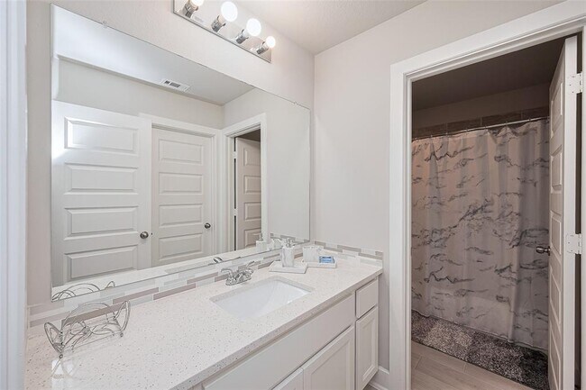 Building Photo - 12115 Ballshire Pines Dr