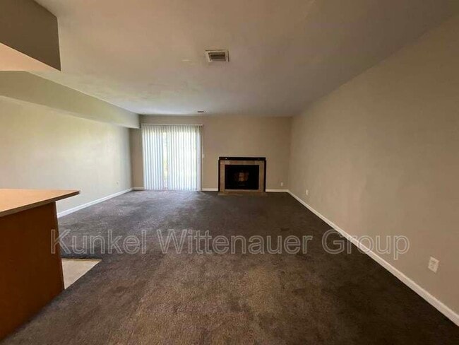 Building Photo - 711 White Oak Dr