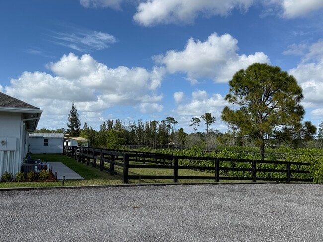 Building Photo - 6600 Duckweed Rd