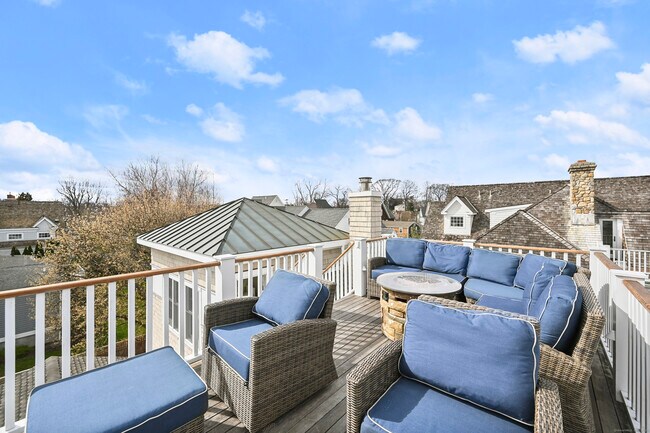 Building Photo - 104 Roton Ave