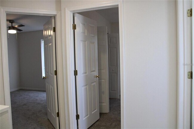 Building Photo - 7840 Carriage Pointe Dr