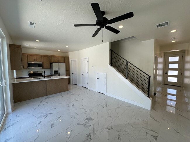 Building Photo - 907 Willow Bnd Dr