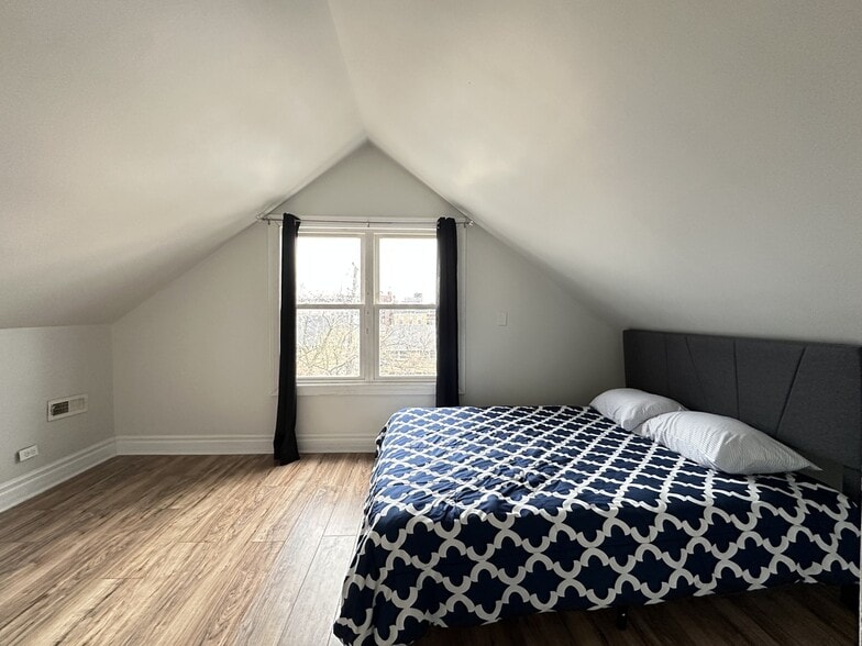 Building Photo - 720 N Elizabeth St