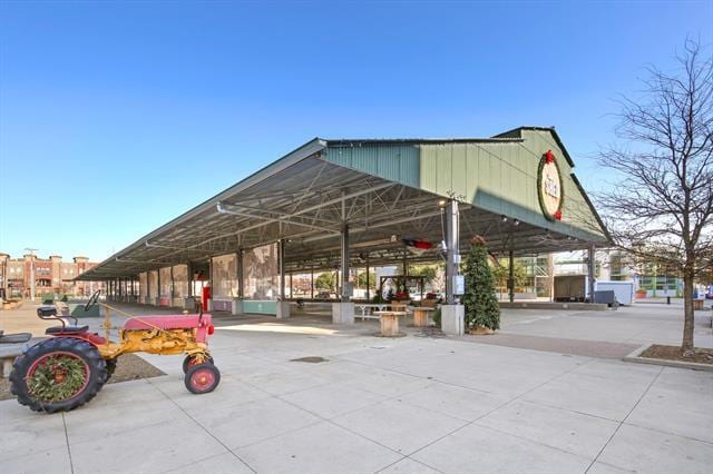 Building Photo - 640 S Pearl Expy