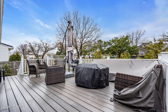 Building Photo - 658 Driftwood Pl