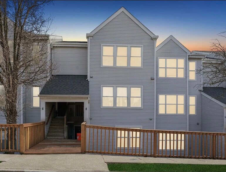 Primary Photo - 8 Deer Run Ct