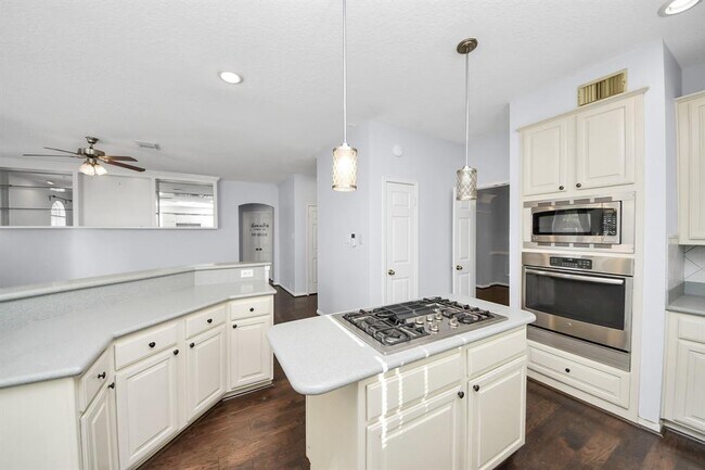 Building Photo - 623 Airybrook Ln