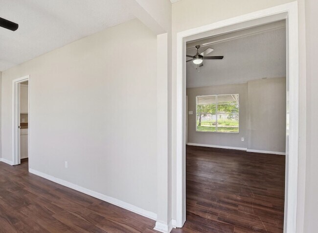 Building Photo - 3120 Royal St