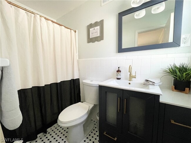 Building Photo - 905 13th St N