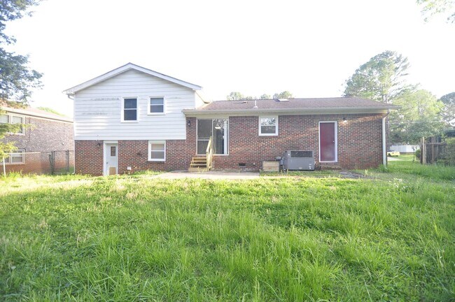Building Photo - 2816 Broadview Dr NW