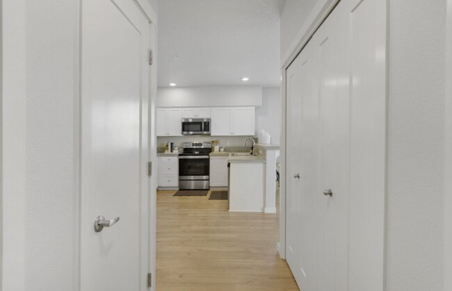 Building Photo - Modern Ground-Level Condo in River Terrace...
