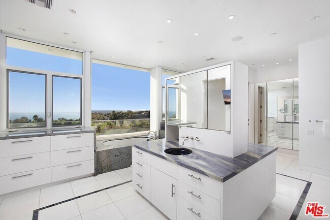 Building Photo - 27454 Winding Way