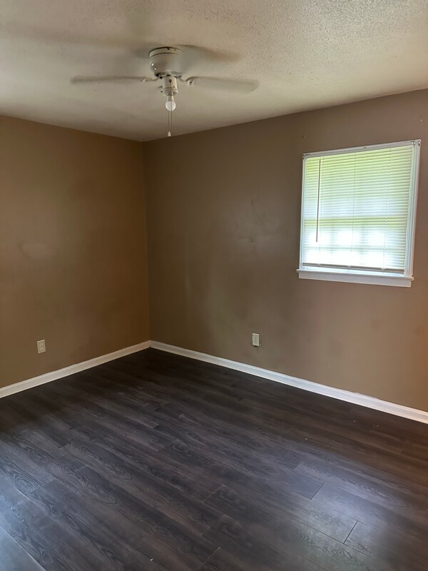 Building Photo - 3503 Willow Ln