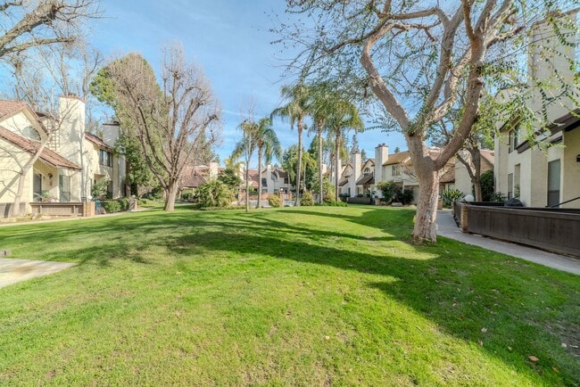 Building Photo - 3/2.5 Executive Condo in Downtown Fresno (...