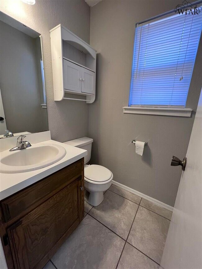 Building Photo - 5110 Jamaica Dr
