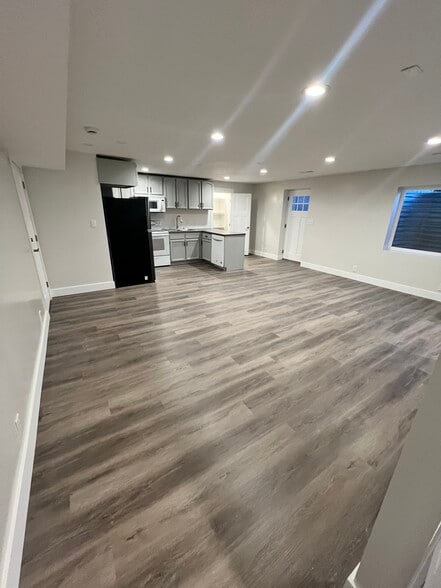 Building Photo - 1142 W Lucky Cv