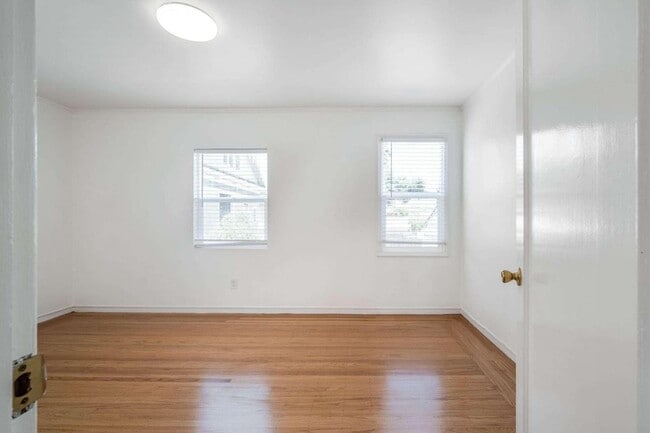 Building Photo - 1305 Walnut St