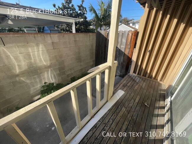 Building Photo - 125 E Buckthorn St