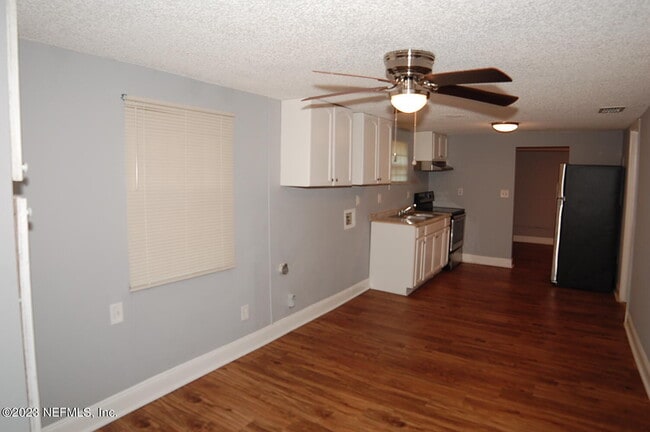 Building Photo - 2125 Morehouse Rd