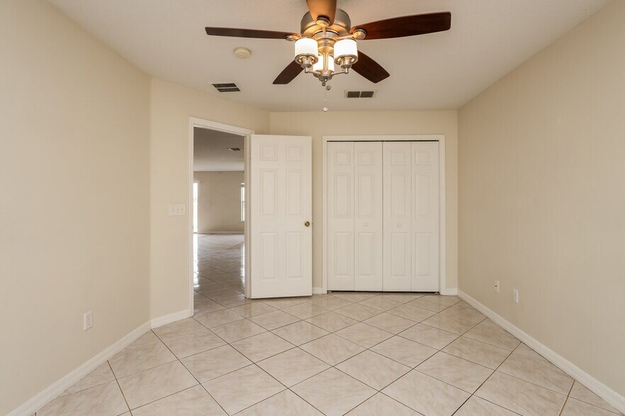 Building Photo - 621 Skyridge Rd