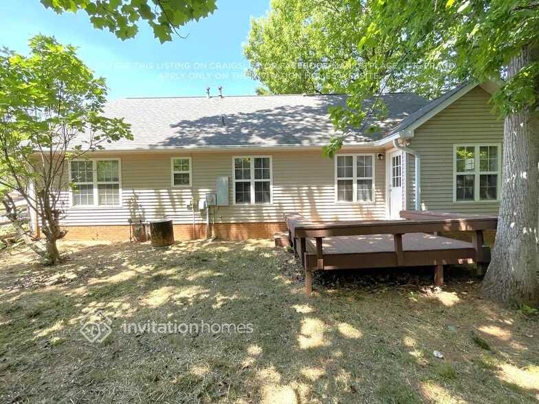 Building Photo - 6022 Country Walk Dr